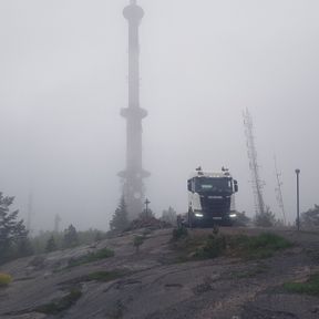 Mast og lastebil
